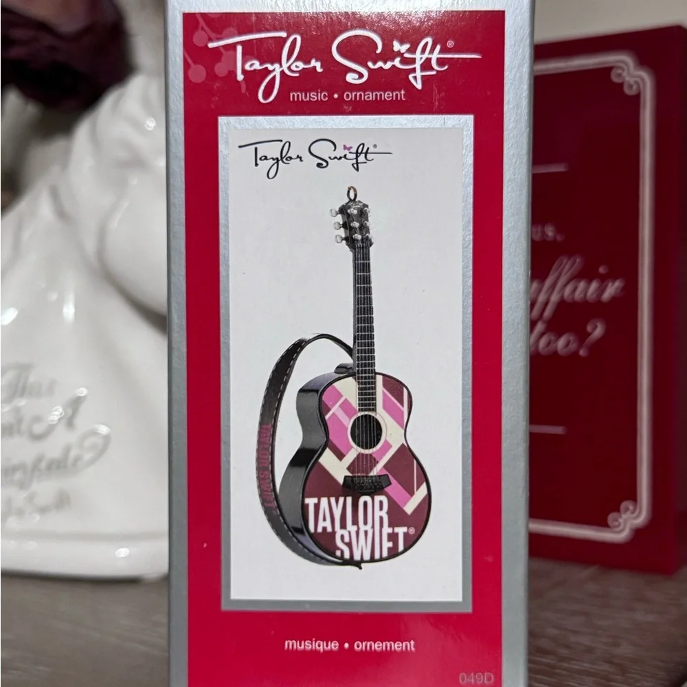 Taylor Swift RED Musical Guitar Vintage Christmas Ornament NEW - Picture 1 of 5